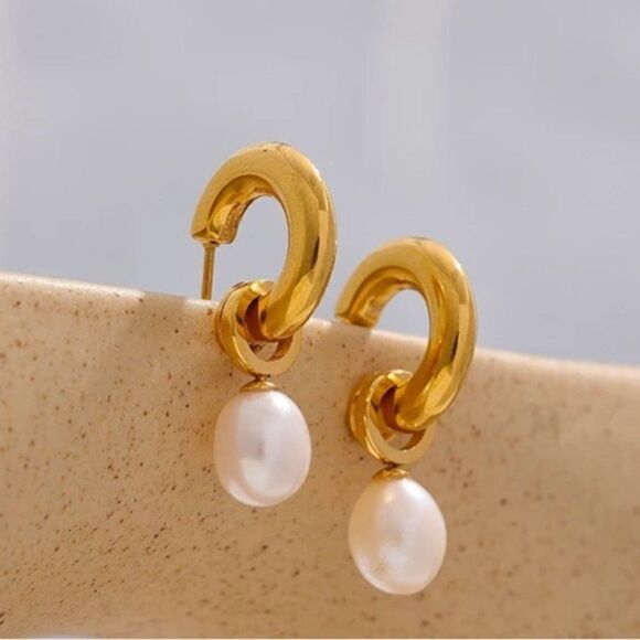 #22 Re-Stocked‼️ NEW 18k Gold Plated Freshwater Pearl Dangle Earrings - Picture 3 of 10